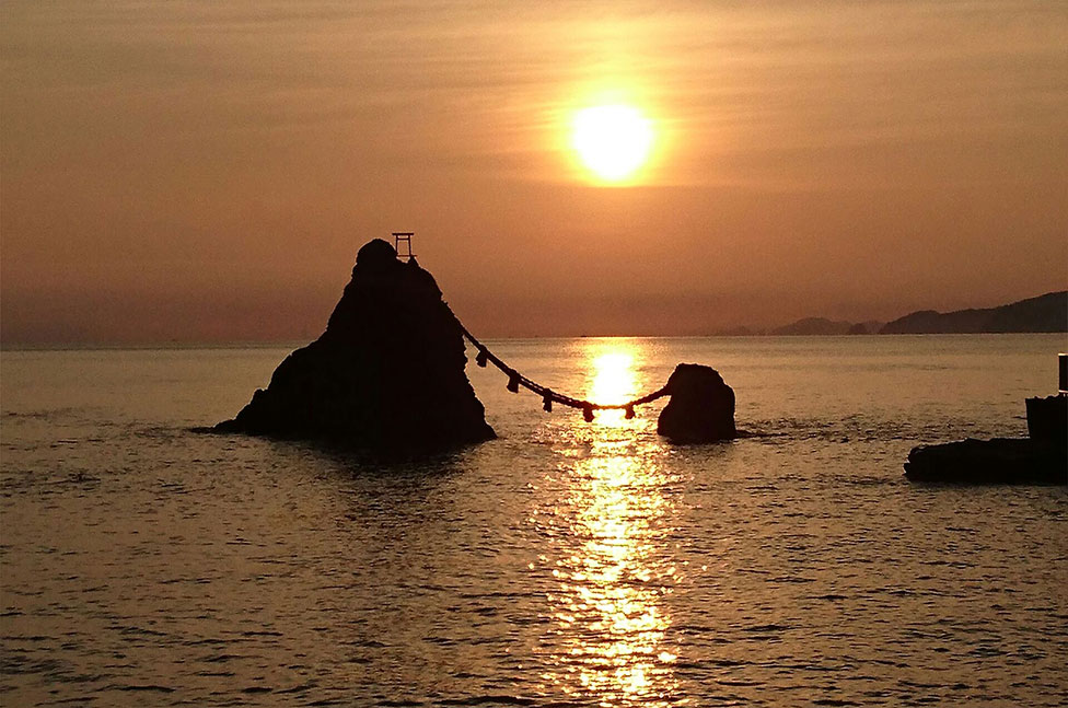 夫婦岩 日の出